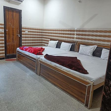 Babu Seva Hotel Govardhan Kültér fotó